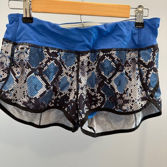 Lululemon Run Speed Short 4-way Stretch Mini Ziggy Snake Caspian Blue Size 6 - Picture 2 of 4